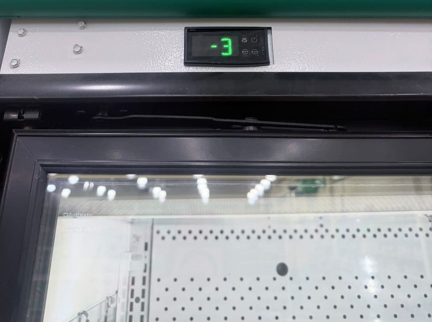 The same display freezer reading minus 3 degrees
